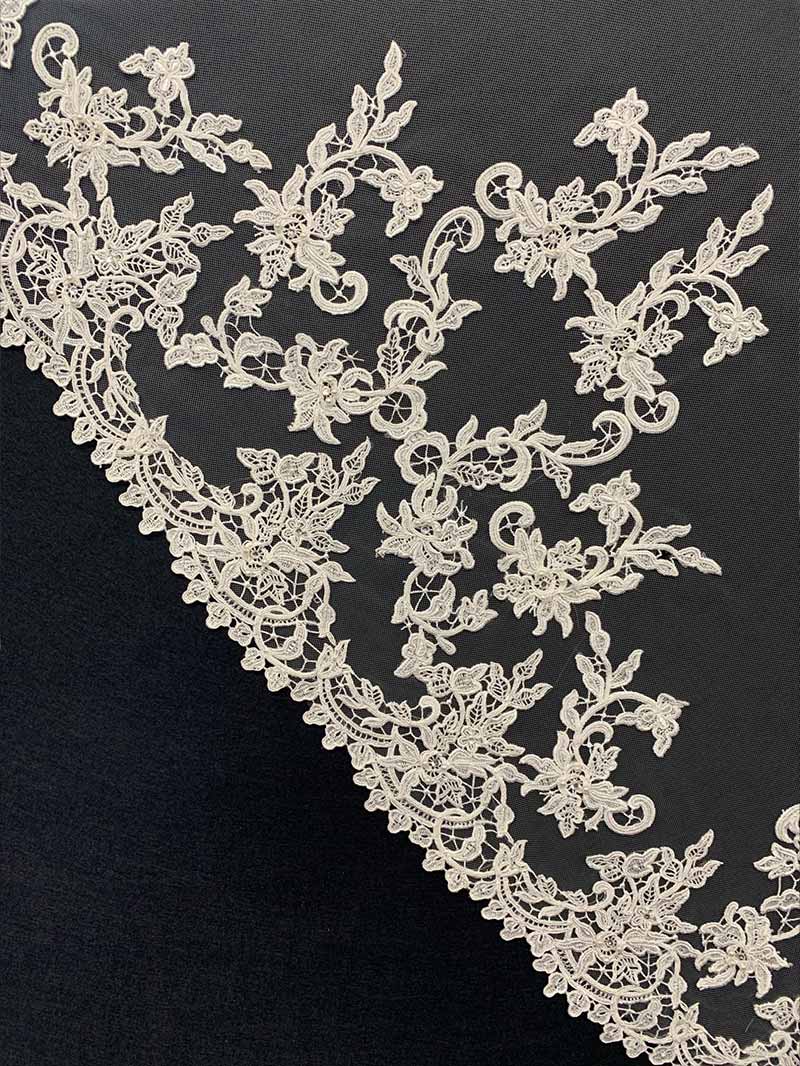 Heavy lace veil detail