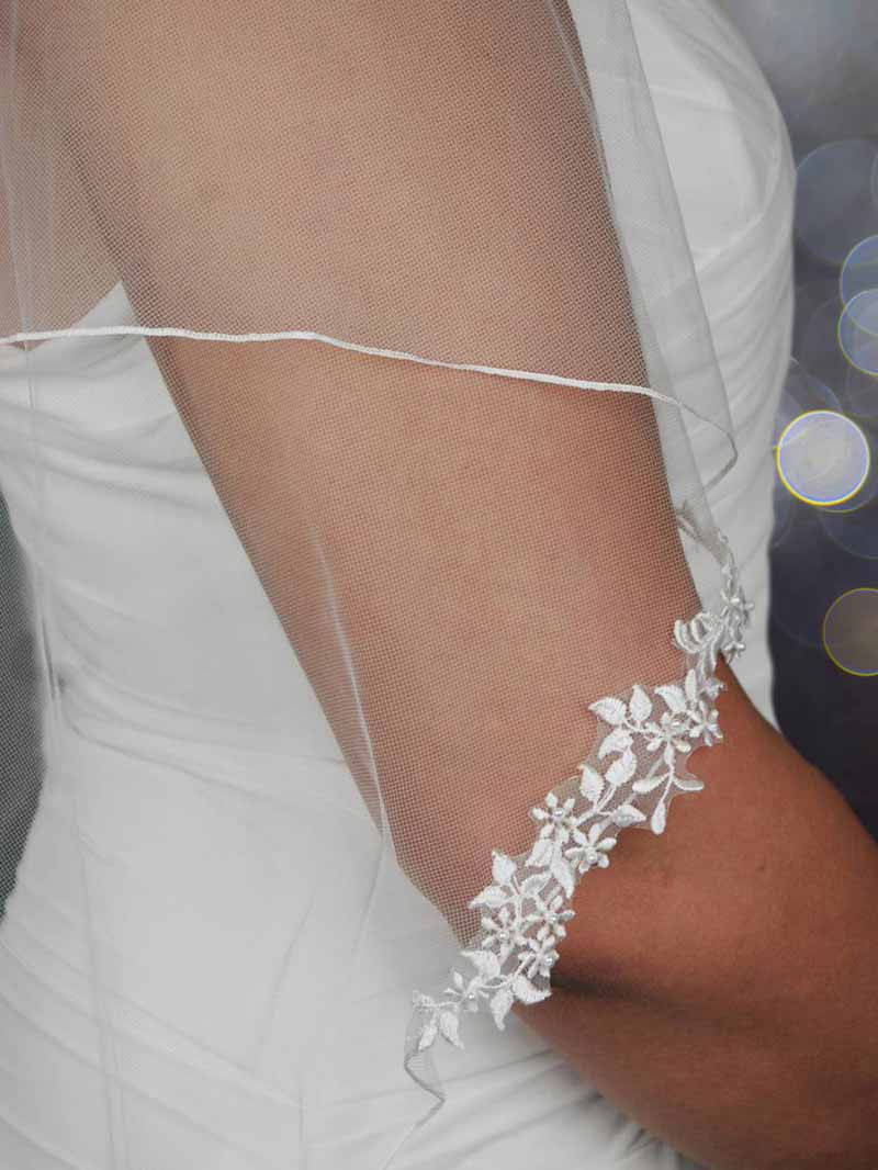 Lade detail wedding veil