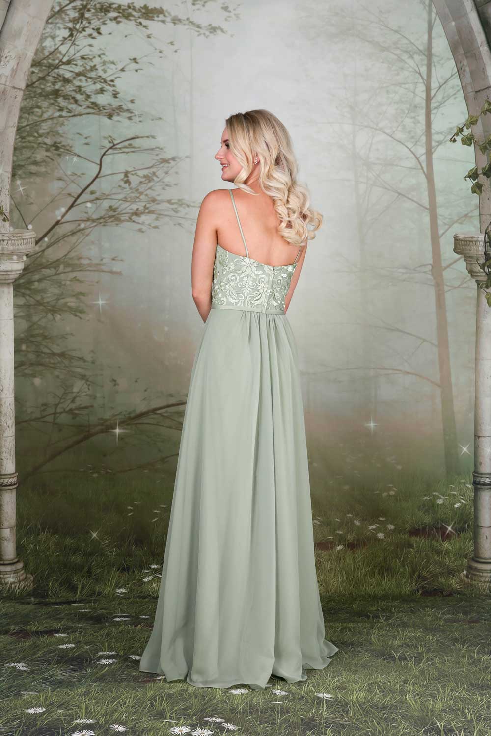 Bridesmaid dress with lace bodice and sweetheart neckline